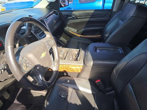 Used 2019 Chevrolet Suburban Premier image 4