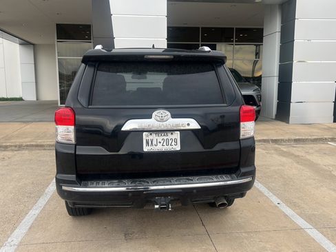 Used 2013 Toyota 4Runner SR5 w/ Convenience Pkg image 2