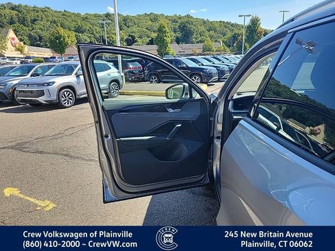 New 2025 Volkswagen Tiguan SE image 27