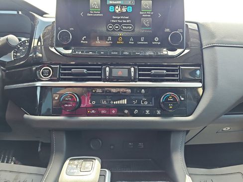 Used 2024 Nissan Pathfinder SL w/ SL Premium Package FWD image 26