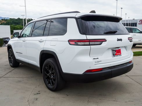 Used 2024 Jeep Grand Cherokee L Altitude AWD/4WD image 6