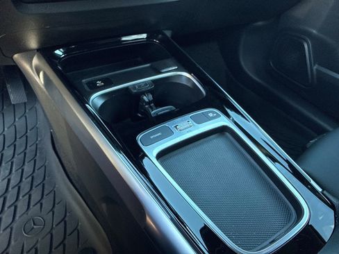 Used 2025 Mercedes-Benz GLB 250 image 27