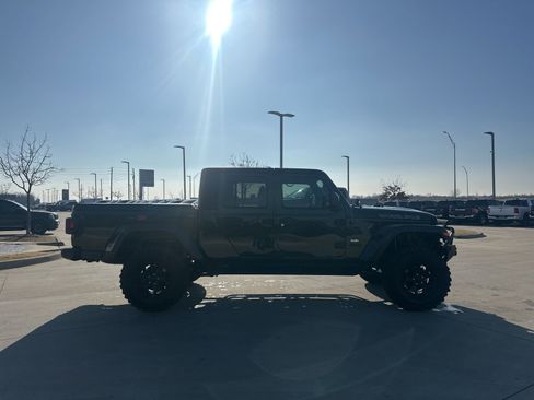Used 2022 Jeep Gladiator Willys image 6