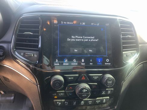 Used 2024 Jeep Grand Cherokee Limited image 7