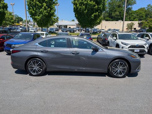Certified 2025 Lexus ES 350 w/ Premium Package FWD image 2