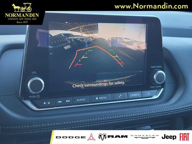 Used 2025 Nissan Rogue SV AWD/4WD image 10