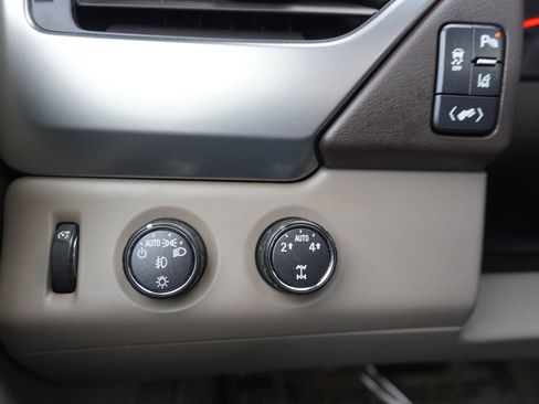 Used 2015 Chevrolet Suburban LT AWD/4WD image 28