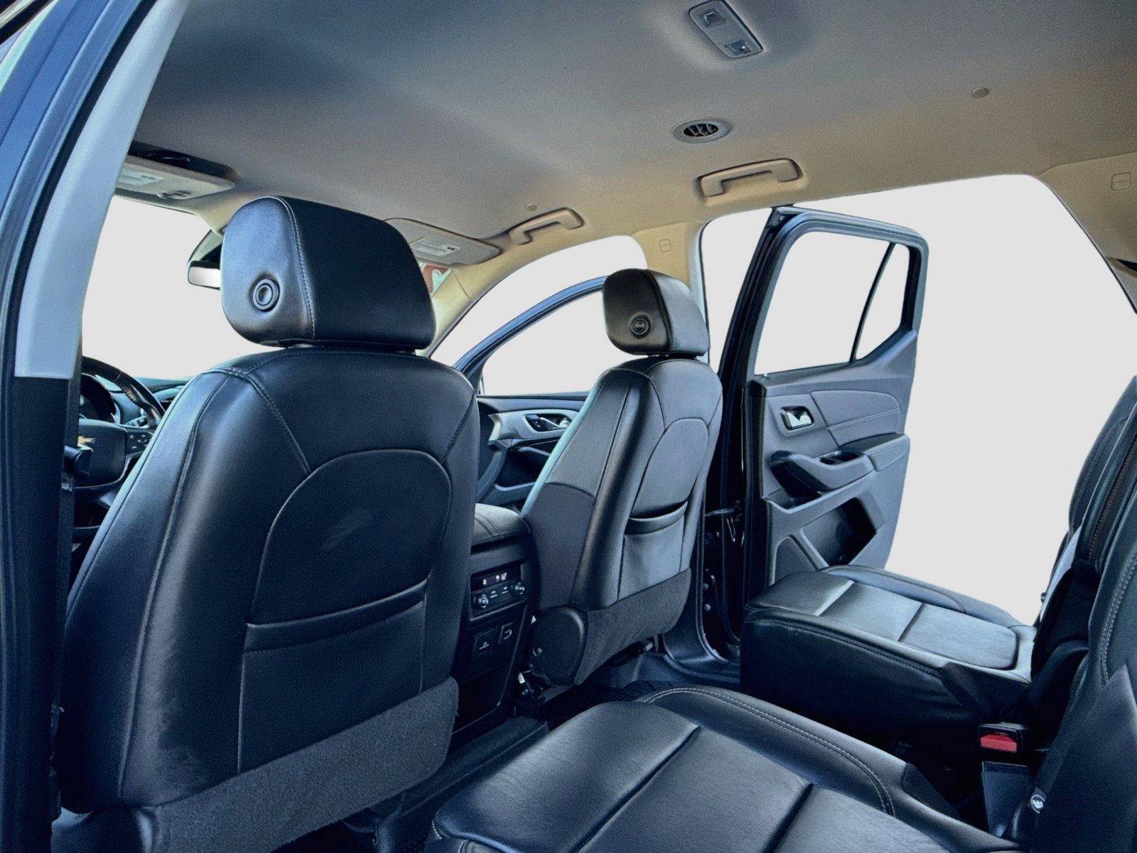 Used 2020 Chevrolet Traverse LT w/ LT Premium Package FWD image 21