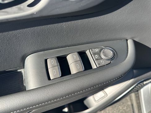 Used 2025 Buick Enclave Sport Touring image 18