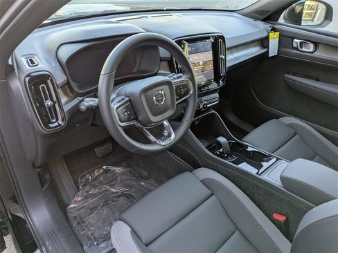 New 2025 Volvo EX40 Core w/ Climate Package image 13