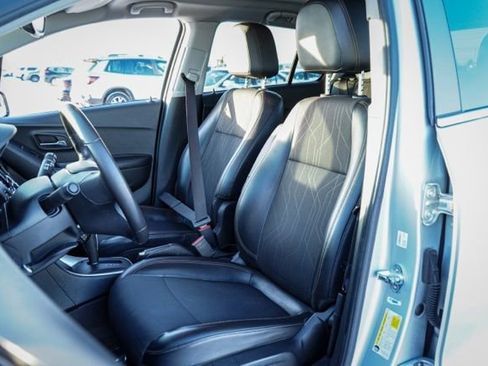 Used 2020 Chevrolet Trax LT w/ LT Convenience Package image 16