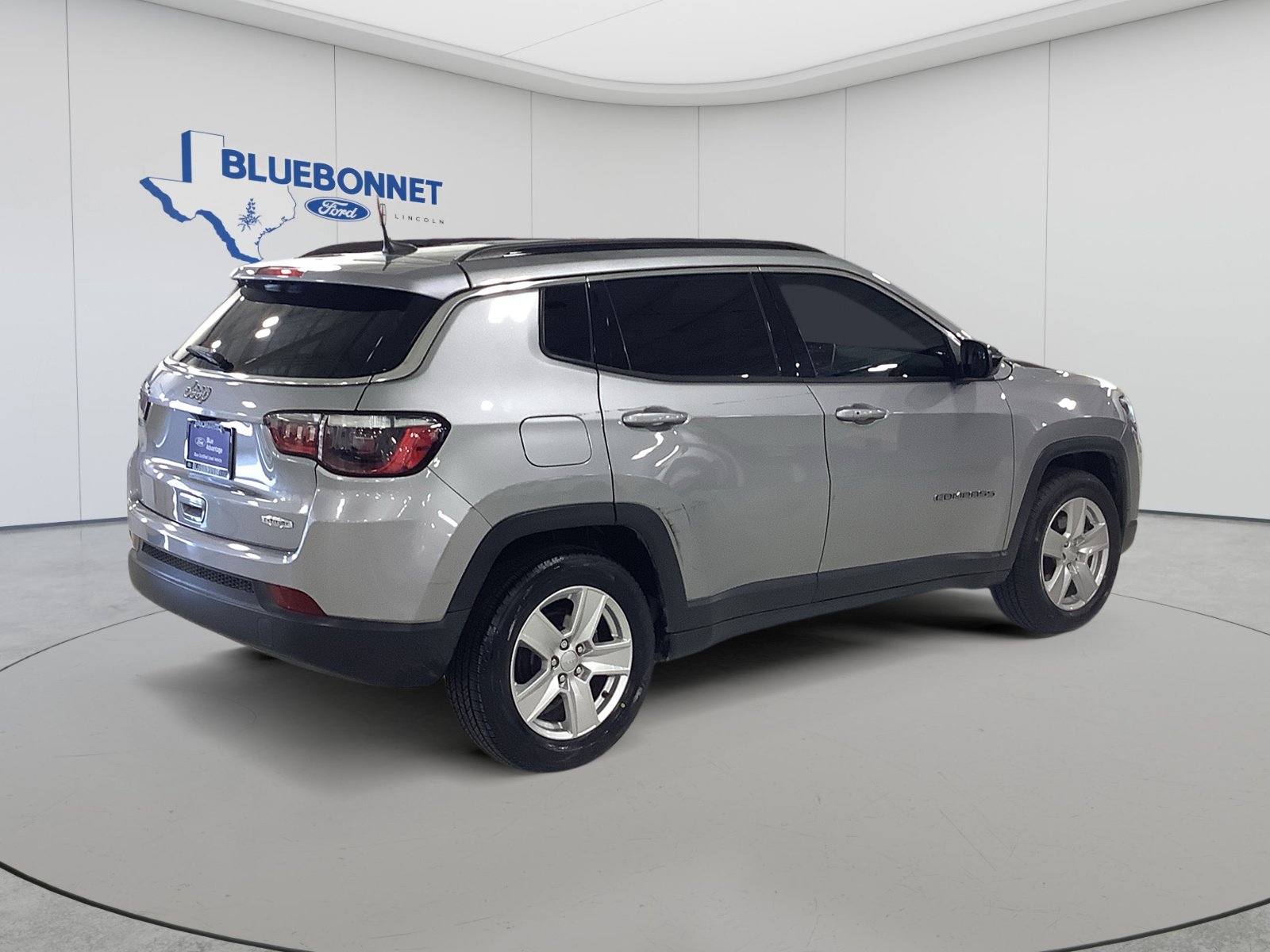 Used 2022 Jeep Compass Latitude FWD image 5
