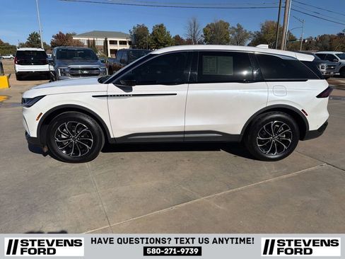 Used 2024 Lincoln Nautilus Premier image 9