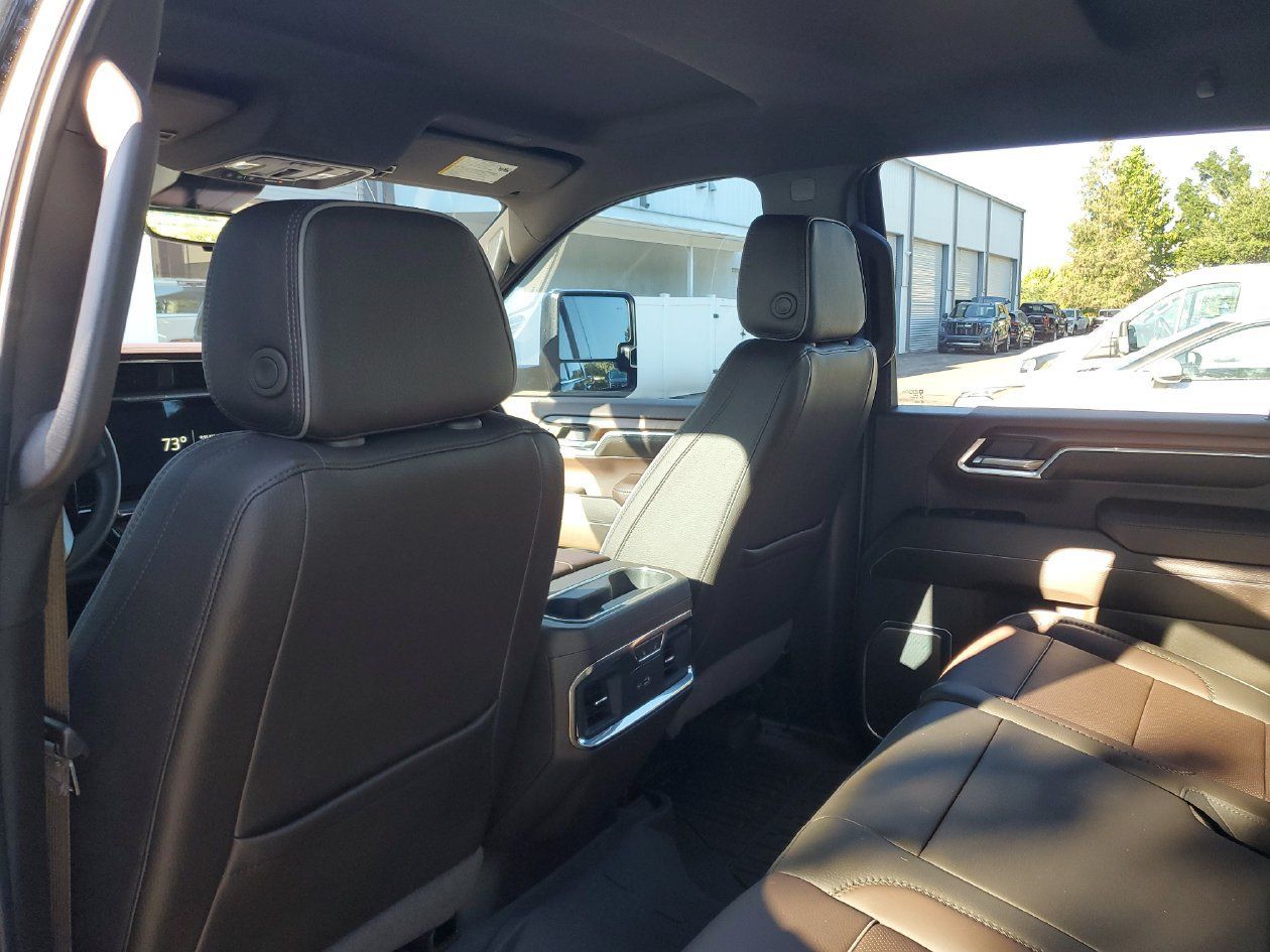 Used 2024 GMC Sierra 2500 Denali w/ Technology Package AWD/4WD image 10