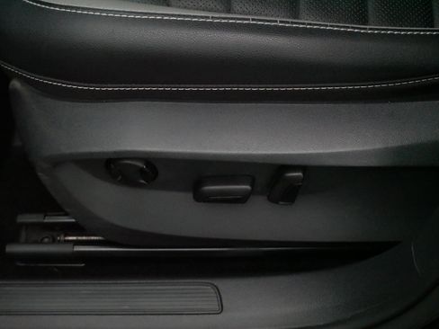 Certified 2022 Volkswagen Taos SEL image 20