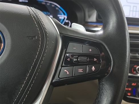 Used 2023 BMW 530e w/ Premium Package image 15