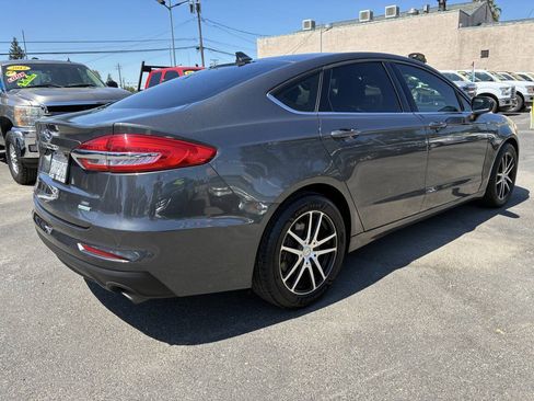 Used 2020 Ford Fusion SE FWD image 2