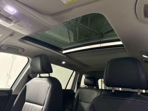 Used 2024 Volkswagen Tiguan SE w/ Panoramic Sunroof Package AWD/4WD image 25