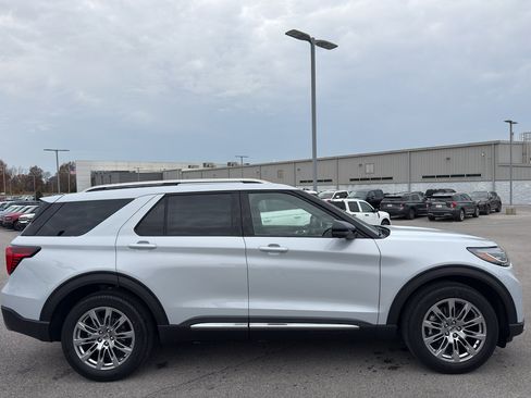 New 2026 Ford Explorer Platinum RWD image 4