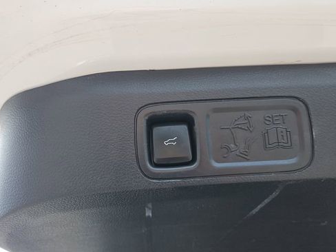 Used 2023 Ford Expedition Max Limited image 9