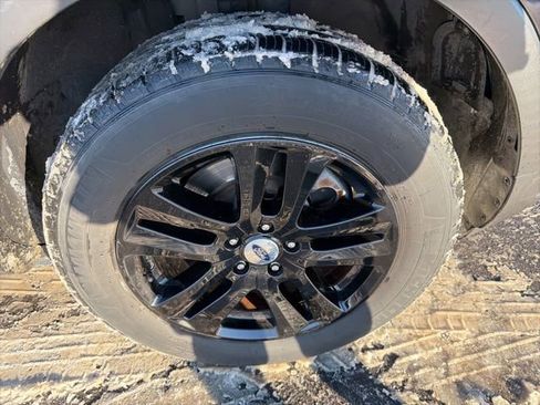 Used 2019 Ford Explorer XLT image 2