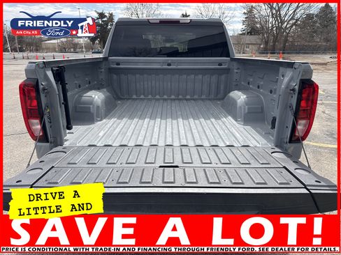 Used 2024 GMC Sierra 1500 SLE image 19