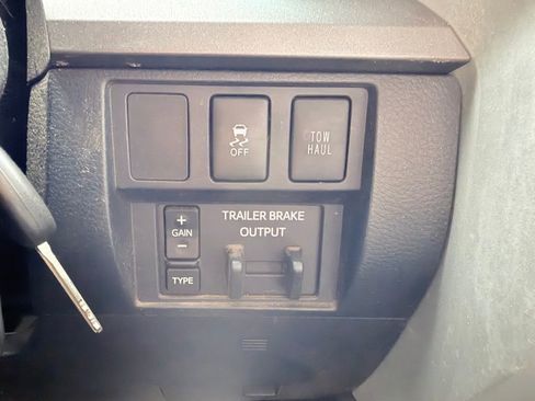 Used 2017 Toyota Tundra SR5 image 13