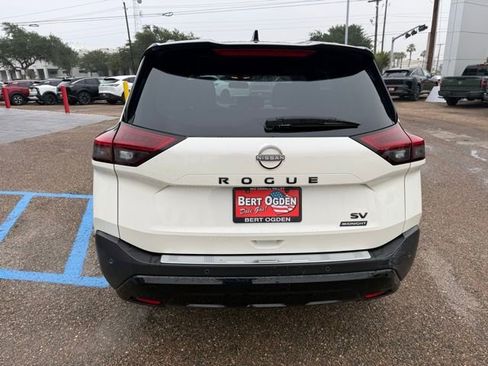 Certified 2023 Nissan Rogue SV w/ SV Premium Package FWD image 6