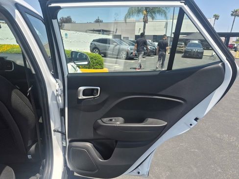 Used 2026 Hyundai Venue SE FWD image 25