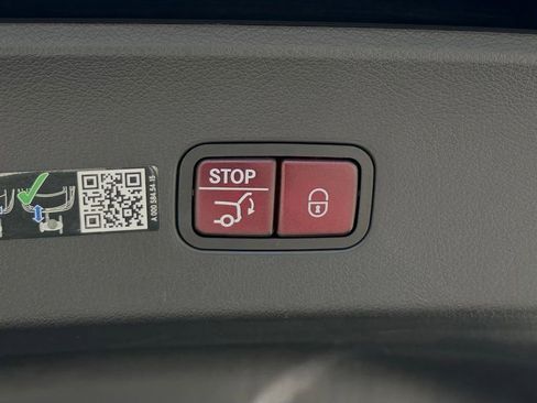 Used 2025 Mercedes-Benz GLC 300 4MATIC image 14