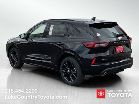Used 2023 Ford Escape ST-Line Elite w/ Class II Trailer Tow Package AWD/4WD image 3