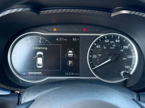 Used 2025 Nissan Versa SV FWD image 16
