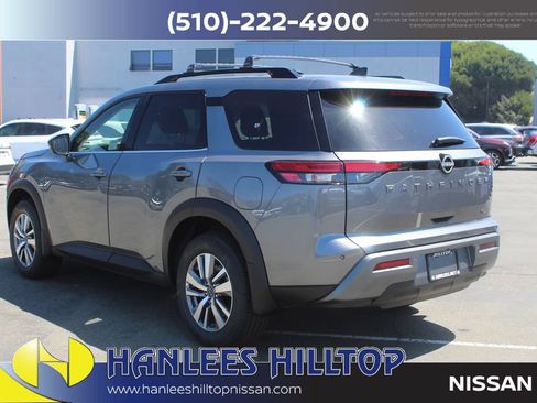 New 2026 Nissan Pathfinder SL FWD image 9