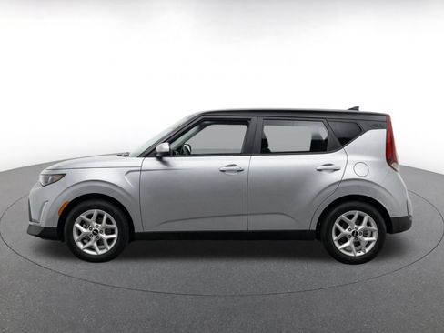 Used 2025 Kia Soul LX w/ LX Technology Package FWD image 4