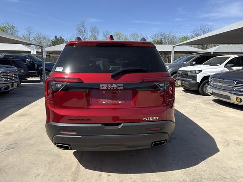 Used 2023 GMC Acadia SLT w/ Elevation Edition image 5