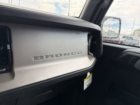 New 2026 Ford Bronco Outer Banks w/ Black Appearance Package AWD/4WD image 24