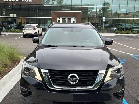 Used 2017 Nissan Pathfinder Platinum AWD/4WD image 2