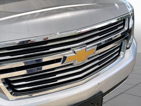 Used 2015 Chevrolet Suburban LTZ RWD image 28