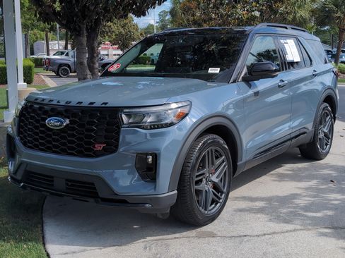 Used 2025 Ford Explorer ST AWD/4WD image 5