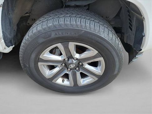 Used 2018 Toyota Tacoma Limited AWD/4WD image 9