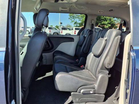 Used 2016 Chrysler Town & Country Touring w/ Driver Convenience Group FWD image 22