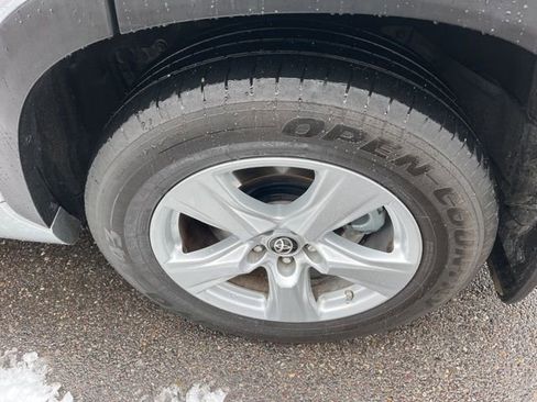 Used 2023 Toyota Highlander LE image 17