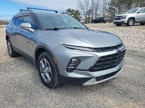 Used 2024 Chevrolet Blazer LT w/ Convenience Package AWD/4WD image 3