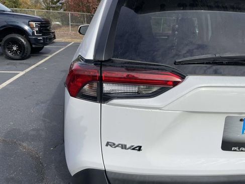 Used 2020 Toyota RAV4 XLE image 20
