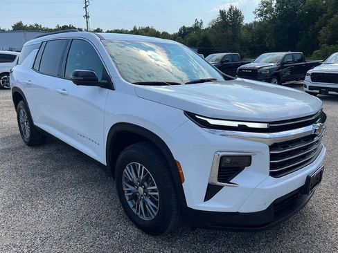Used 2026 Chevrolet Traverse LT w/ Driver Confidence Package FWD image 9