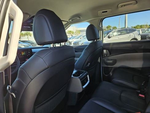 New 2026 Kia Carnival image 10