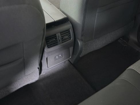 Used 2022 Nissan Rogue SV FWD image 25