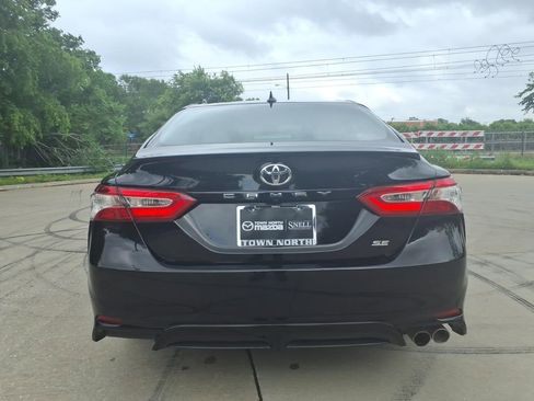 Used 2020 Toyota Camry SE image 4