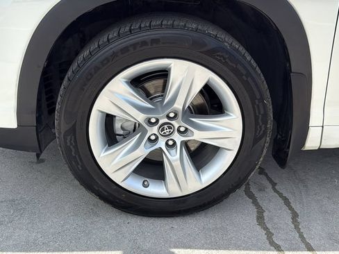 Used 2018 Toyota Highlander Limited Platinum AWD/4WD image 19