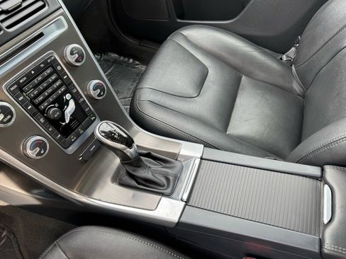 Used 2015 Volvo XC60 T5 Premier w/ Proximity Package image 13